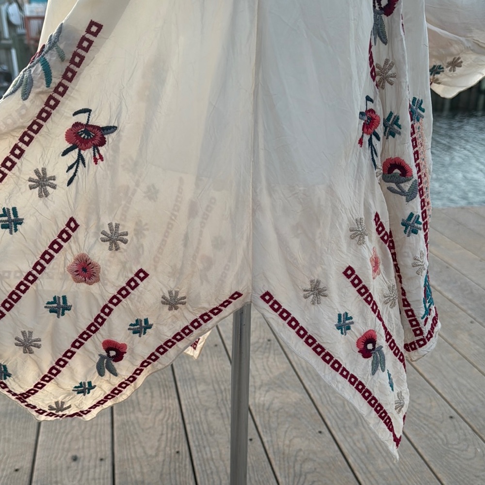 NWT~Johnny Was White and Red Asymmetrical Embellished Tunic - Picture 9 of 11